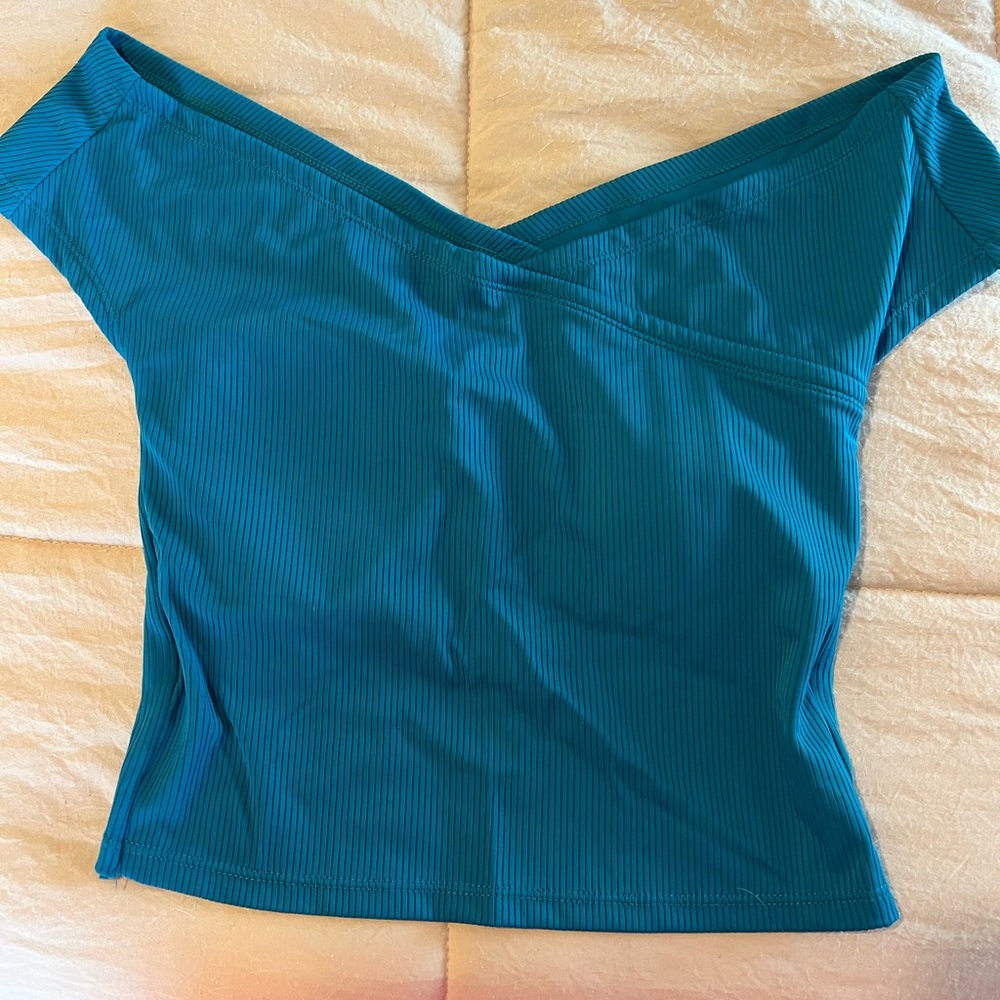 XS kortni jeane lagoon off the shoulder EUC